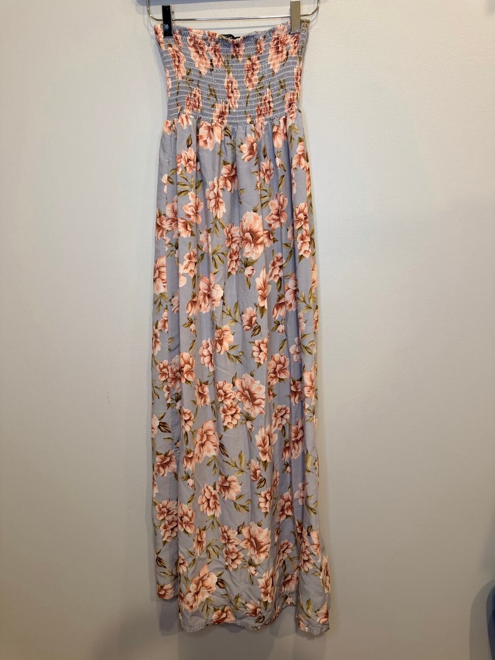 Forever 21 Boho Strapless Light Blue Floral Smocked Maxi Dress Size Small
